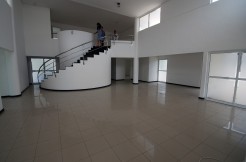 Gran casa con jardín a 500 metros de la playa en Busca Vida