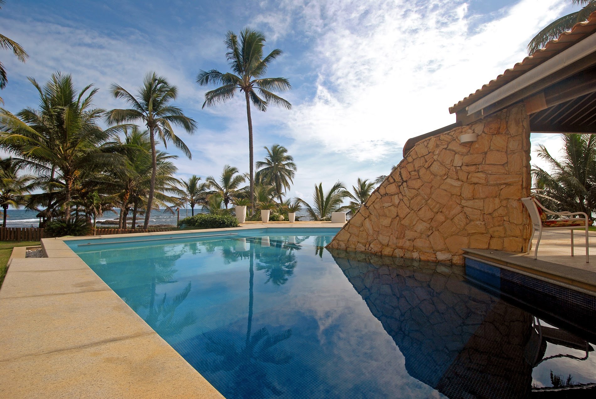 Fantástica casa beira mar Busca Vida Resort Hansen Imóveis