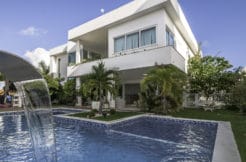 Casa de Alto Padrão a venda no Alphaville Litoral Norte