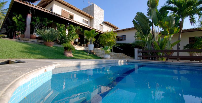 Mansion for sale in Interlagos facing the beach