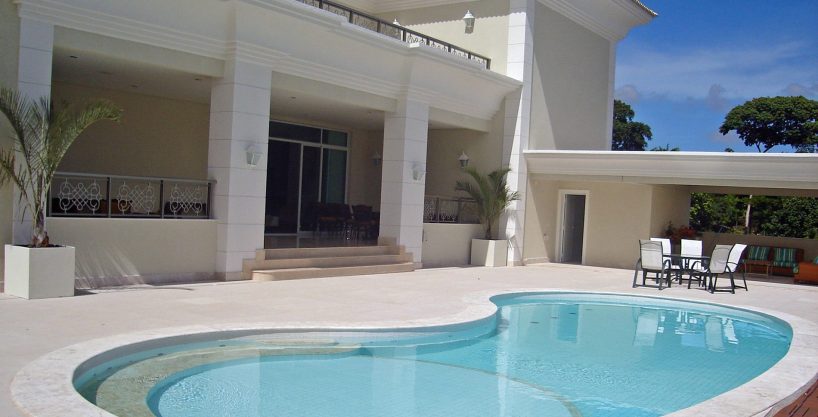 Luxurious neoclassical mansion for sale in Encontro das Águas