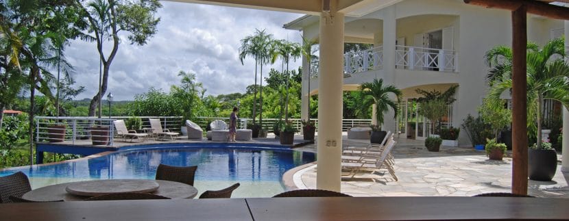 mansao-em-frente-a-lagoa-a-venda-no-Encontro-das-Aguas-13