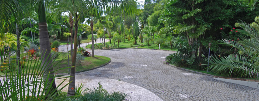 mansao-em-frente-a-lagoa-a-venda-no-Encontro-das-Aguas-3