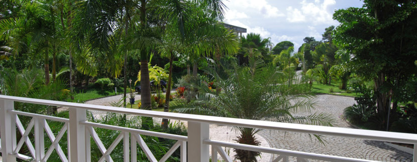 mansao-em-frente-a-lagoa-a-venda-no-Encontro-das-Aguas-5