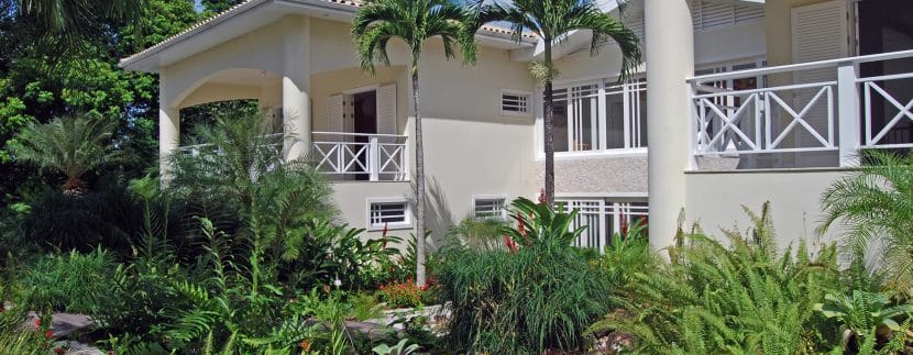 mansao-em-frente-a-lagoa-a-venda-no-Encontro-das-Aguas-7