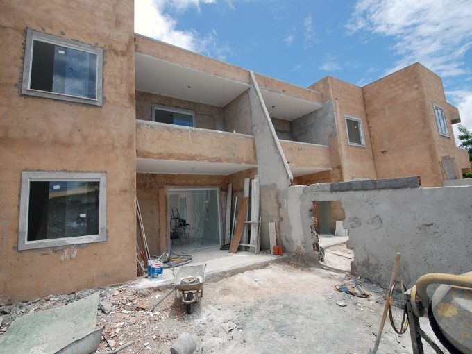 Casa solta a venda perto da praia Ipitanga