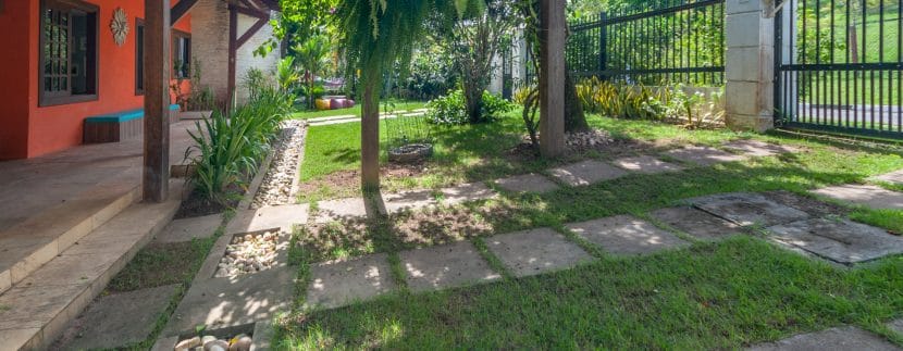 Casa espaçosa a venda Encontro das Águas (2)