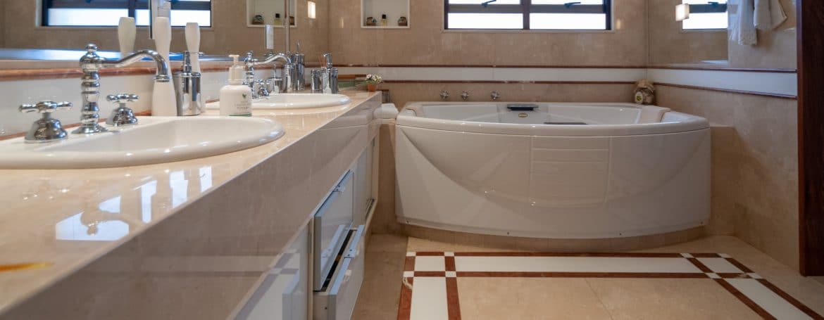 Casa de luxo elegante a venda no condomínio Busca Vida _-16