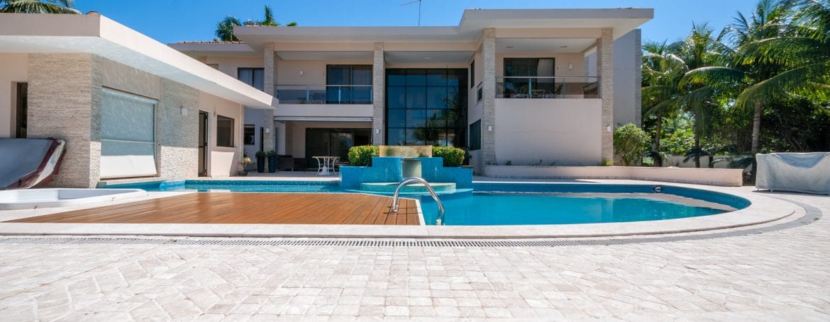 Casa de luxo elegante a venda no condomínio Busca Vida _-8