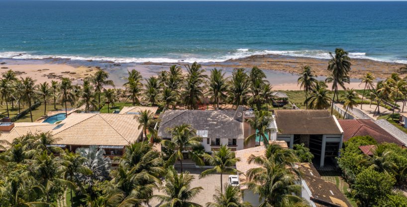 Casa frente mar com anexo e terreno de 2.500 m2 em Interlagos
