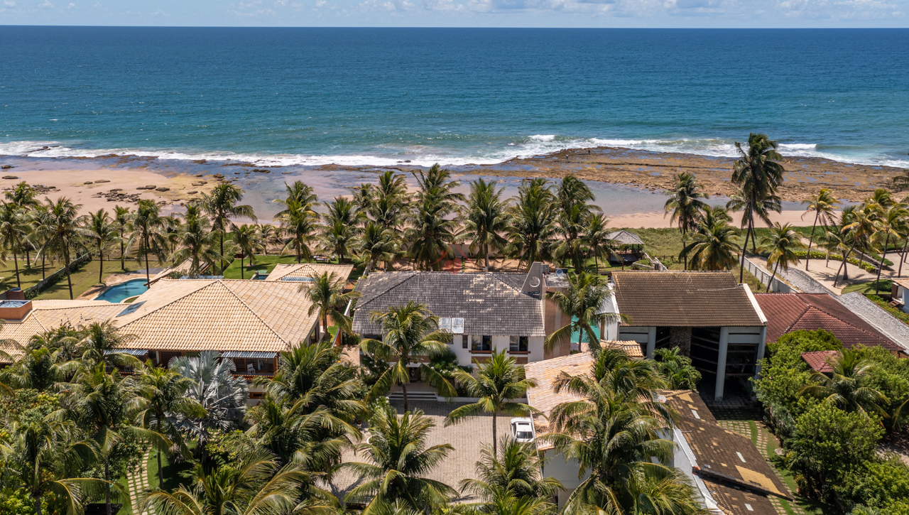Casa frente mar com anexo e terreno de 2.500 m2 em Interlagos