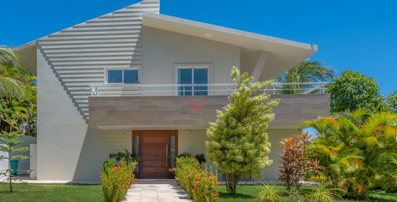 Mansão elegante e moderna a venda em Busca Vida