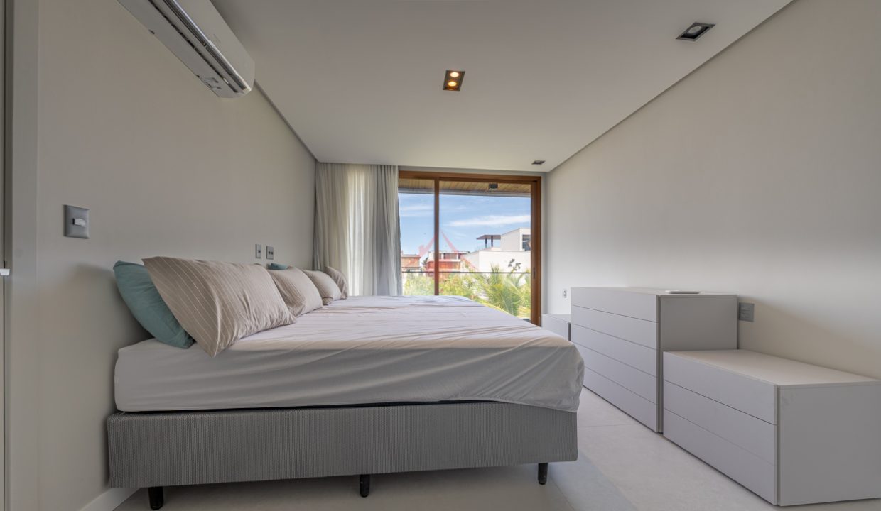 Mansão moderna à venda a 60 m da praia em Guarajuba-32