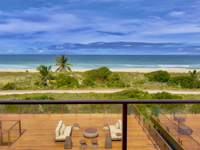 Alto luxo para temporada pé na areia em Alphaville Guarajuba 