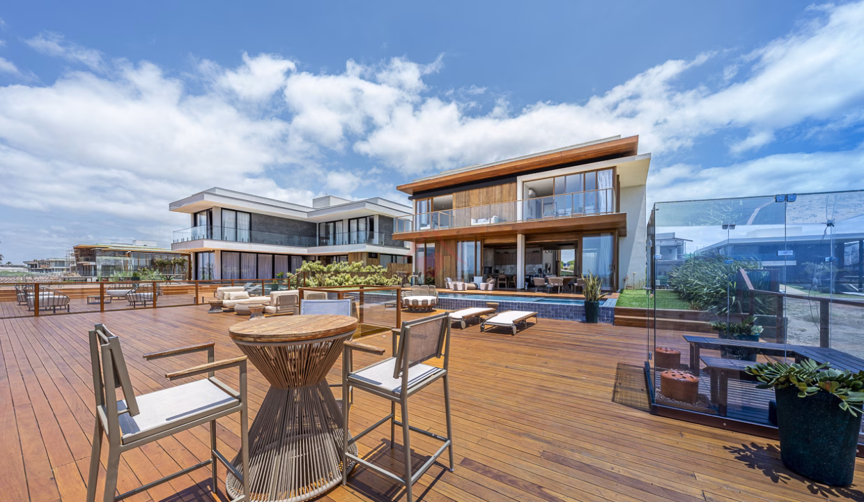 Mansão pé na areia altíssimo luxo a venda no Alphaville Guarajuba-3